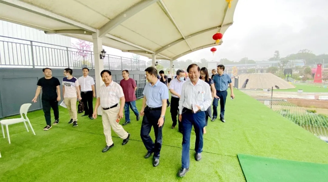 相关领导一行参观湖北摩鑫生态休闲农业园 相关领导一行参观湖北摩鑫生态休闲农业园
