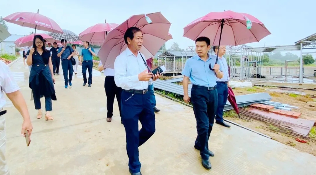 相关领导一行参观湖北摩鑫生态休闲农业园 相关领导一行参观湖北摩鑫生态休闲农业园